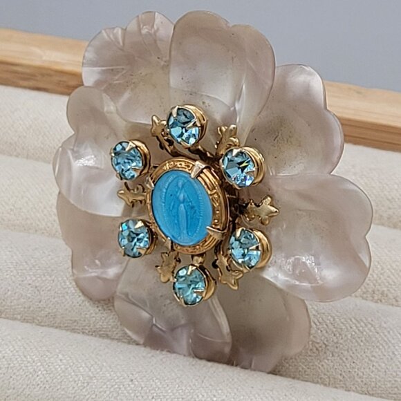 Religious Mother Mary Lucite Brooch Pin Blue Rhinestones Prong Set Vintage - Picture 2 of 5